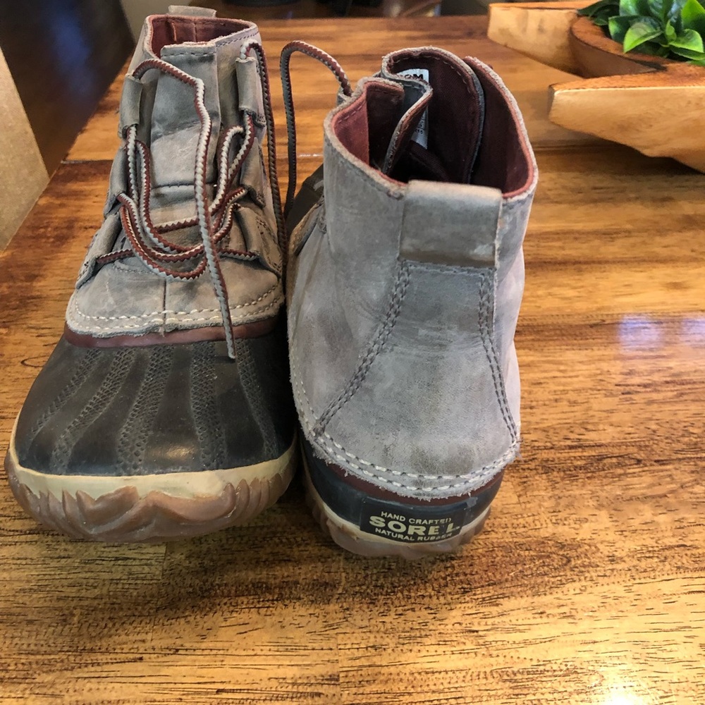 Size 8.5 Sorel winter boots - like new, fit true to size